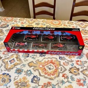 Burago Formula Racing Ferrari 1/43 Die-Cast Set